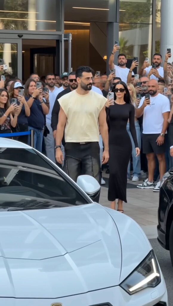 Viral Ai Video Prompts Famous celebrity walking in the crowd